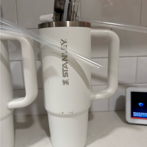 Stanley Classic White Tumblers with Clear Lids - Picture 2 of 8